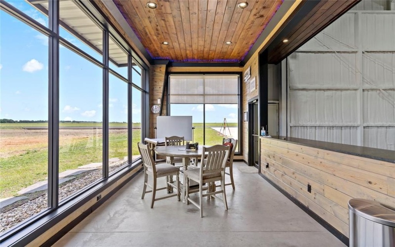 6700 Collier Drive #Hangar 4, Paris, TX 75462, ,Commercial Sale,En Venta,6700 Collier Drive,20962309