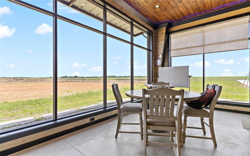 6700 Collier Drive #Hangar 4, Paris, TX 75462, ,Commercial Sale,En Venta,6700 Collier Drive,20962309