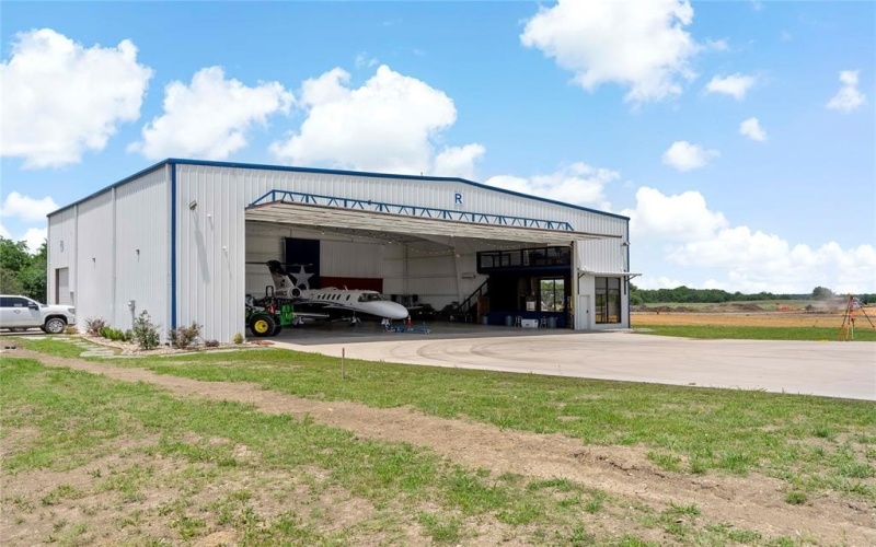6700 Collier Drive #Hangar 4, Paris, TX 75462, ,Commercial Sale,En Venta,6700 Collier Drive,20962309