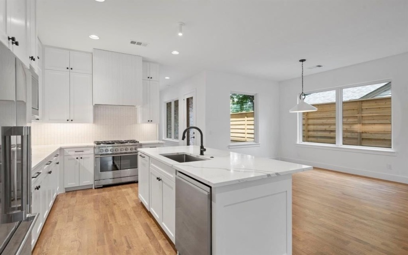 5539 Longview, Dallas, TX 75206, 3 Bedrooms Bedrooms, ,3 BathroomsBathrooms,Residential Lease,For Rent,5539 Longview,20965882