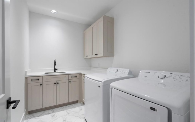5539 Longview, Dallas, TX 75206, 3 Bedrooms Bedrooms, ,3 BathroomsBathrooms,Residential Lease,For Rent,5539 Longview,20965882