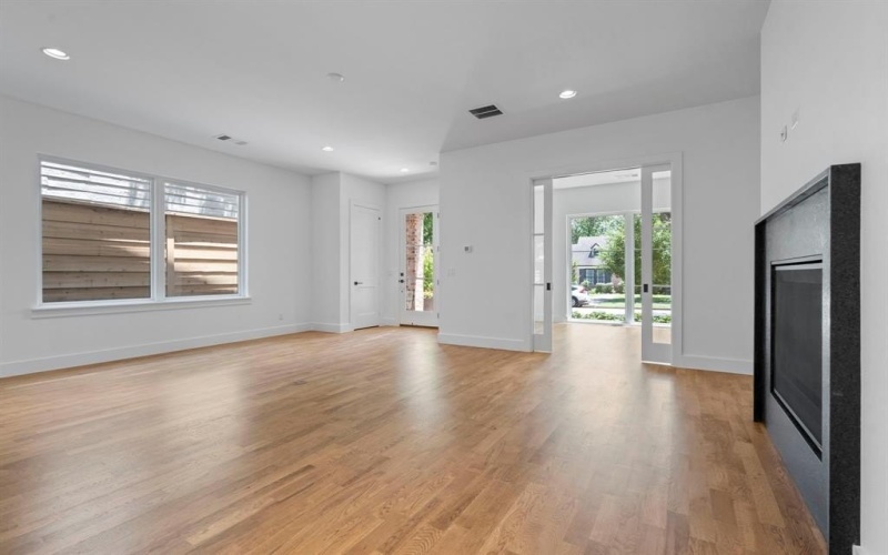 5539 Longview, Dallas, TX 75206, 3 Bedrooms Bedrooms, ,3 BathroomsBathrooms,Residential Lease,For Rent,5539 Longview,20965882