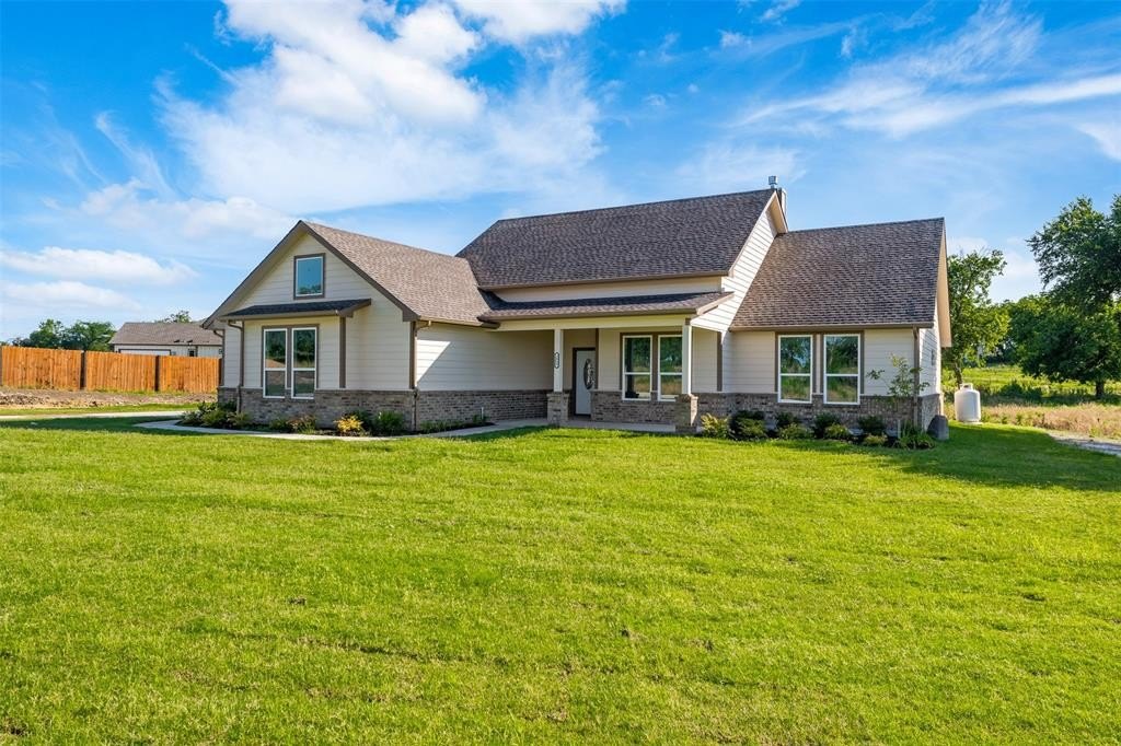 1009 Don Eve Court, Azle, TX 76020, 4 Bedrooms Bedrooms, ,2 BathroomsBathrooms,Residential,For Sale,1009 Don Eve Court,20966515