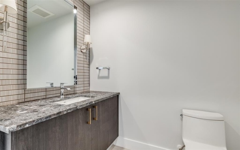 8119 Douglas Avenue #206, Dallas, TX 75225, 2 Bedrooms Bedrooms, ,2 BathroomsBathrooms,Residential Lease,For Rent,8119 Douglas Avenue,20966627