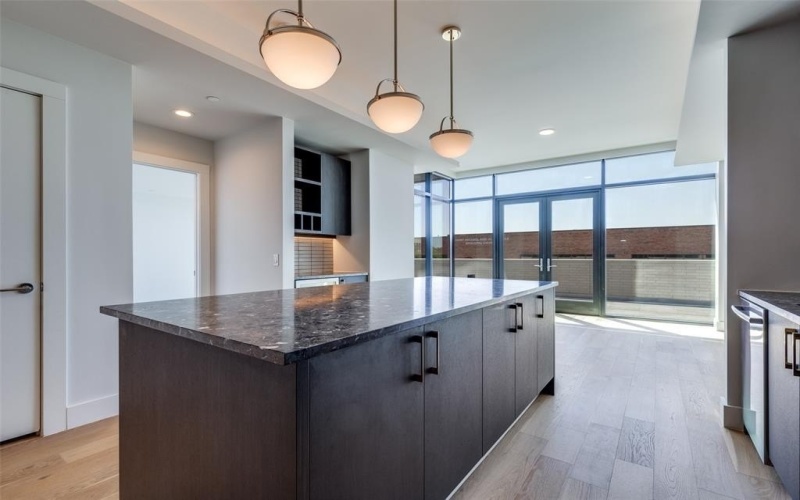 8119 Douglas Avenue #206, Dallas, TX 75225, 2 Bedrooms Bedrooms, ,2 BathroomsBathrooms,Residential Lease,For Rent,8119 Douglas Avenue,20966627