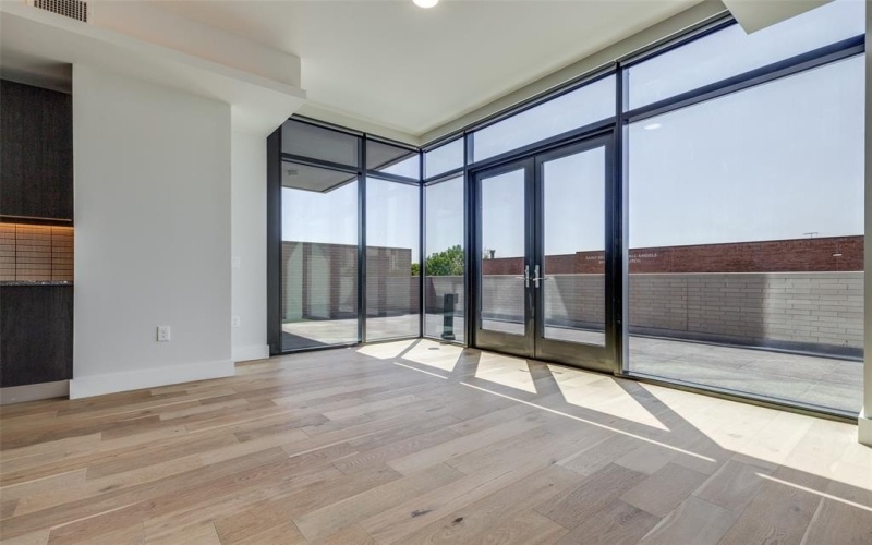 8119 Douglas Avenue #206, Dallas, TX 75225, 2 Bedrooms Bedrooms, ,2 BathroomsBathrooms,Residential Lease,For Rent,8119 Douglas Avenue,20966627