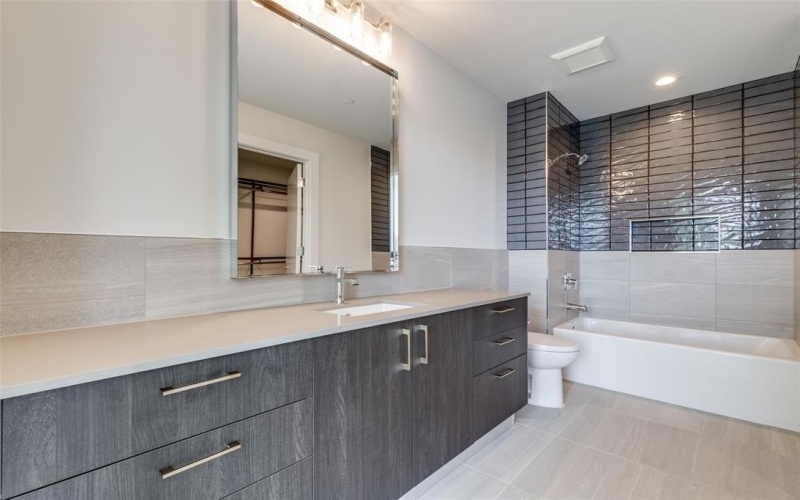 8119 Douglas Avenue #206, Dallas, TX 75225, 2 Bedrooms Bedrooms, ,2 BathroomsBathrooms,Residential Lease,For Rent,8119 Douglas Avenue,20966627