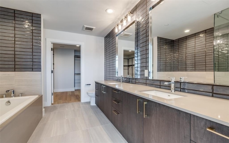 8119 Douglas Avenue #206, Dallas, TX 75225, 2 Bedrooms Bedrooms, ,2 BathroomsBathrooms,Residential Lease,For Rent,8119 Douglas Avenue,20966627