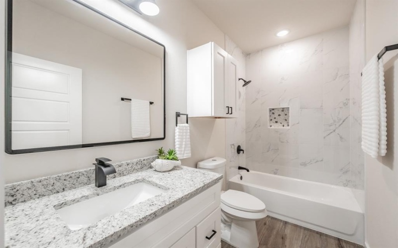 5622 Barkridge Drive, Granbury, TX 76048, 3 Bedrooms Bedrooms, ,2 BathroomsBathrooms,Residential,For Sale,5622 Barkridge Drive,20966688
