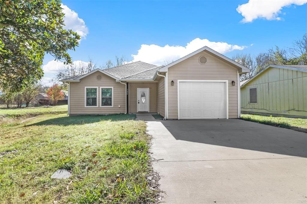 1624 E King Street, Sherman, TX 75090, 3 Bedrooms Bedrooms, ,2 BathroomsBathrooms,Residential Lease,For Rent,1624 E King Street,20966787