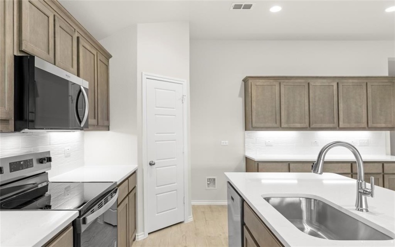 2112 Hickory Lane, Aubrey, TX 76227, 4 Bedrooms Bedrooms, ,2 BathroomsBathrooms,Residential,For Sale,2112 Hickory Lane,20966935