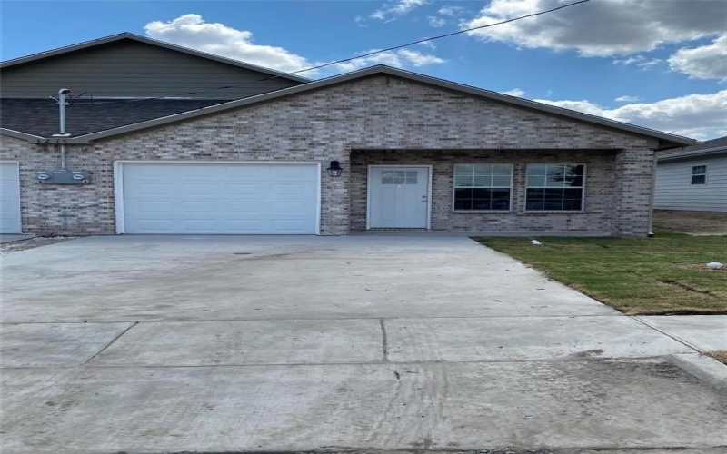 3215 Polk Street #B, Greenville, TX 75401, 3 Bedrooms Bedrooms, ,2 BathroomsBathrooms,Residential Lease,For Rent,3215 Polk Street,20967044