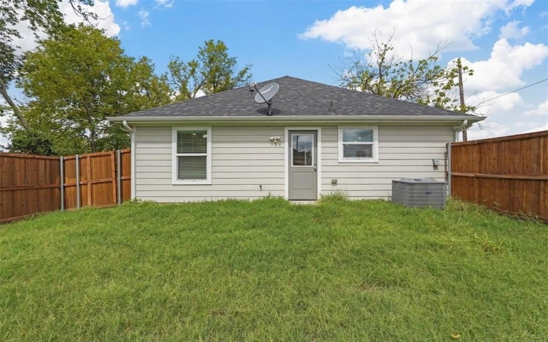 536 E Carter Street, Sherman, TX 75090, 3 Bedrooms Bedrooms, ,2 BathroomsBathrooms,Residential Lease,For Rent,536 E Carter Street,20967139