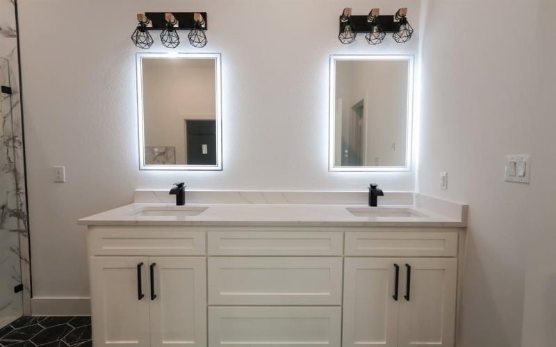 1032 E Arlington Avenue, Fort Worth, TX 76104, 4 Habitaciones Habitaciones , ,2 BañosBaños,Residential,En Venta,1032 E Arlington Avenue,20964581
