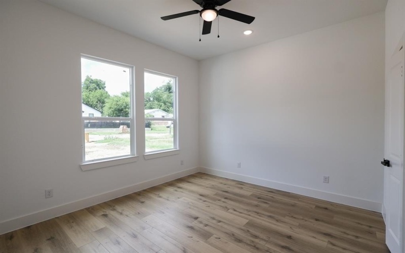 1032 E Arlington Avenue, Fort Worth, TX 76104, 4 Habitaciones Habitaciones , ,2 BañosBaños,Residential,En Venta,1032 E Arlington Avenue,20964581