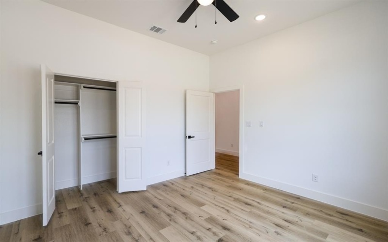 1032 E Arlington Avenue, Fort Worth, TX 76104, 4 Habitaciones Habitaciones , ,2 BañosBaños,Residential,En Venta,1032 E Arlington Avenue,20964581