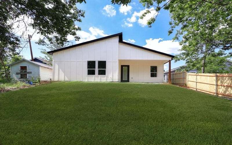 1032 E Arlington Avenue, Fort Worth, TX 76104, 4 Habitaciones Habitaciones , ,2 BañosBaños,Residential,En Venta,1032 E Arlington Avenue,20964581