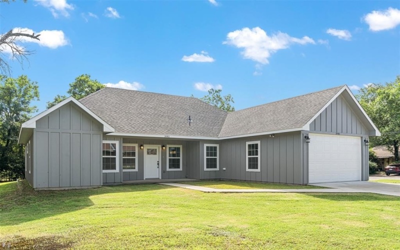 1440 W 1st Avenue, Corsicana, TX 75110, 3 Bedrooms Bedrooms, ,2 BathroomsBathrooms,Residential,For Sale,1440 W 1st Avenue,20965399