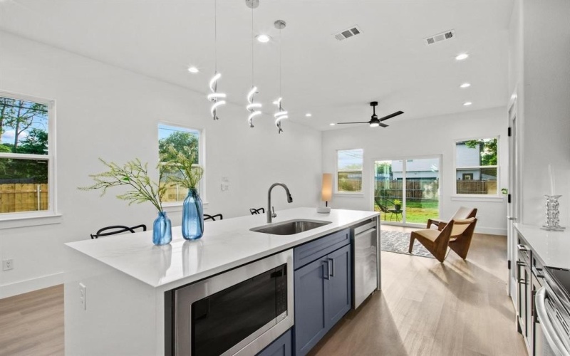2503 Lawrence Street, Dallas, TX 75215, 3 Habitaciones Habitaciones , ,2 BañosBaños,Residential,En Venta,2503 Lawrence Street,20966122
