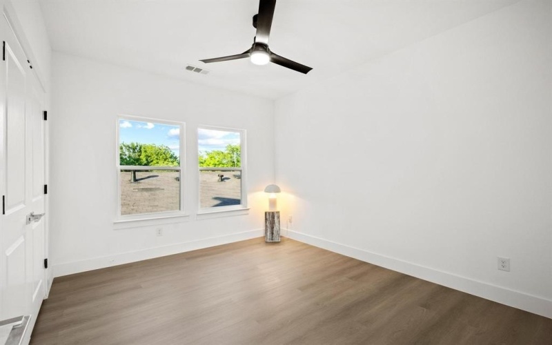 2503 Lawrence Street, Dallas, TX 75215, 3 Habitaciones Habitaciones , ,2 BañosBaños,Residential,En Venta,2503 Lawrence Street,20966122