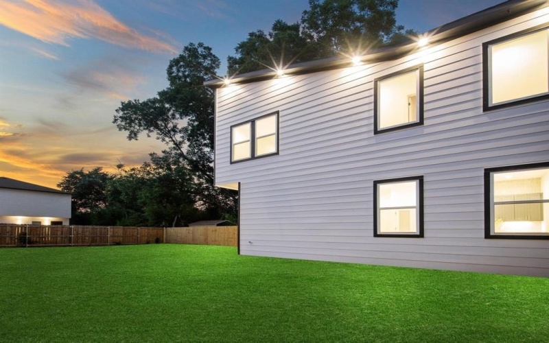 2503 Lawrence Street, Dallas, TX 75215, 3 Habitaciones Habitaciones , ,2 BañosBaños,Residential,En Venta,2503 Lawrence Street,20966122