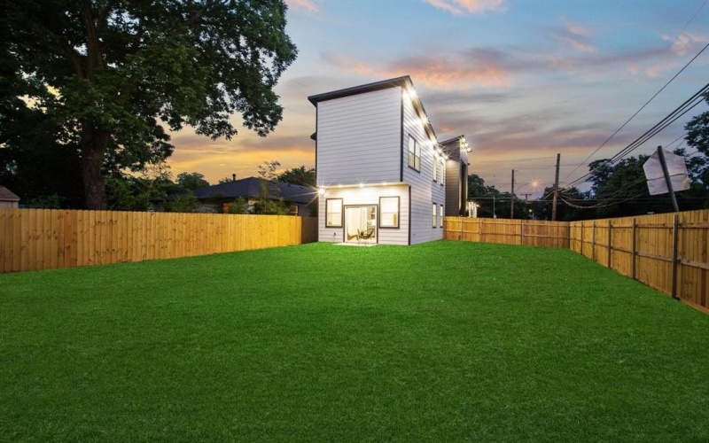 2503 Lawrence Street, Dallas, TX 75215, 3 Habitaciones Habitaciones , ,2 BañosBaños,Residential,En Venta,2503 Lawrence Street,20966122