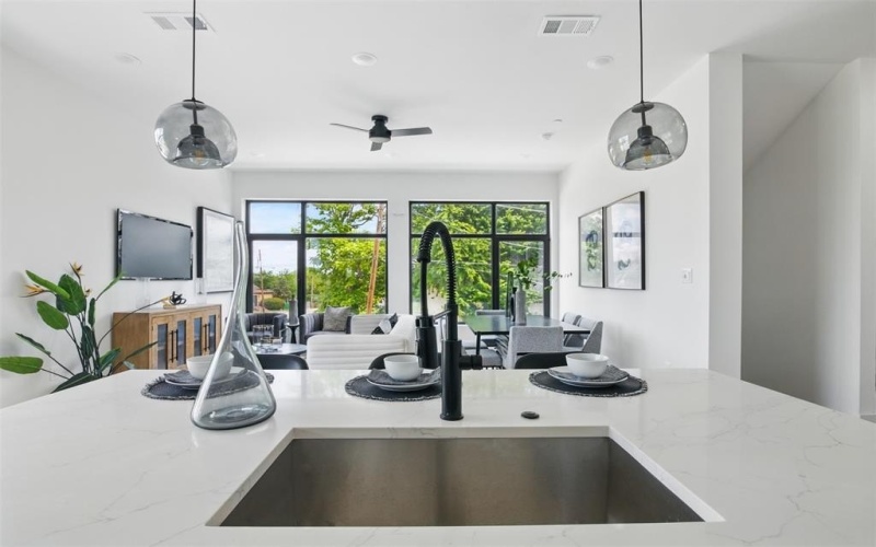 430 E 8th #101, Dallas, TX 75203, 2 Bedrooms Bedrooms, ,2 BathroomsBathrooms,Residential,For Sale,430 E 8th,20967301