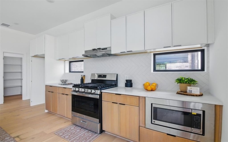 430 E 8th #101, Dallas, TX 75203, 2 Bedrooms Bedrooms, ,2 BathroomsBathrooms,Residential,For Sale,430 E 8th,20967301