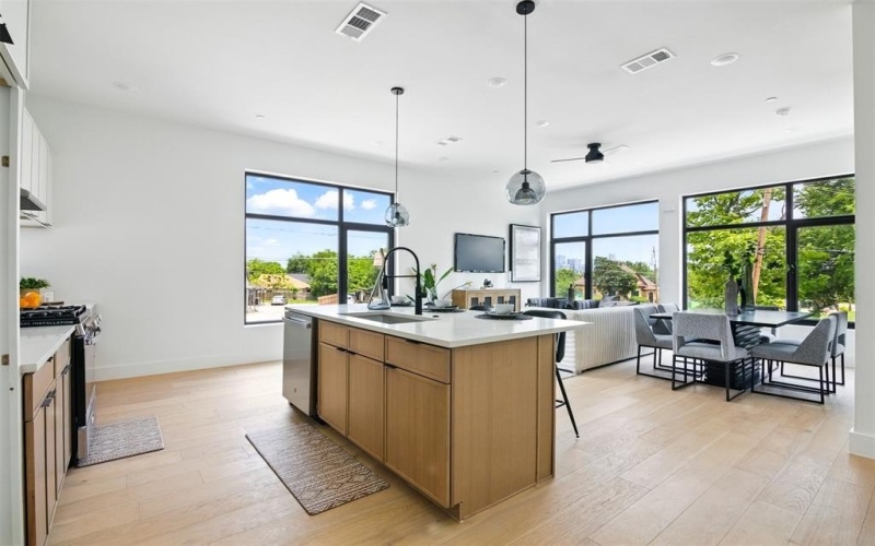 430 E 8th #101, Dallas, TX 75203, 2 Bedrooms Bedrooms, ,2 BathroomsBathrooms,Residential,For Sale,430 E 8th,20967301