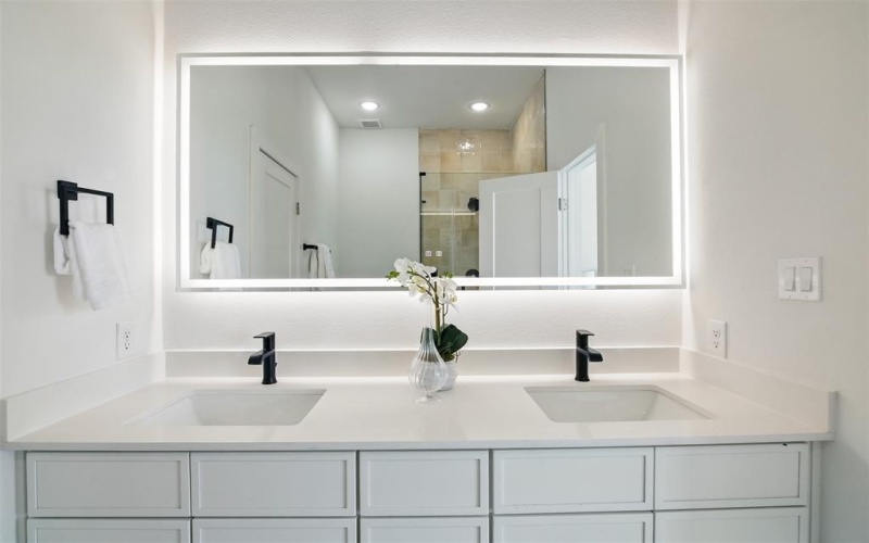 430 E 8th #101, Dallas, TX 75203, 2 Bedrooms Bedrooms, ,2 BathroomsBathrooms,Residential,For Sale,430 E 8th,20967301