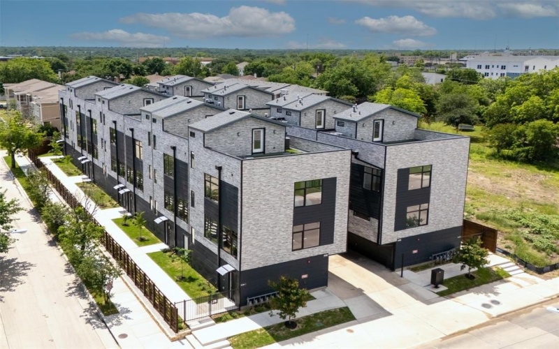 430 E 8th #101, Dallas, TX 75203, 2 Bedrooms Bedrooms, ,2 BathroomsBathrooms,Residential,For Sale,430 E 8th,20967301