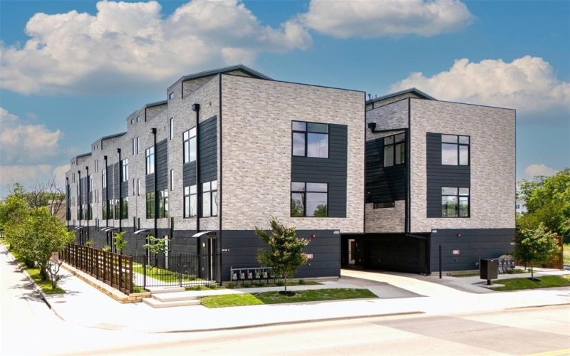 430 E 8th #101, Dallas, TX 75203, 2 Bedrooms Bedrooms, ,2 BathroomsBathrooms,Residential,For Sale,430 E 8th,20967301