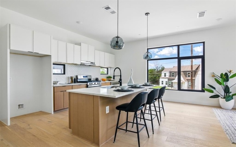 430 E 8th #101, Dallas, TX 75203, 2 Bedrooms Bedrooms, ,2 BathroomsBathrooms,Residential,For Sale,430 E 8th,20967301