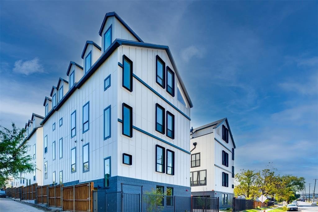 512 N Lancaster Street #4, Dallas, TX 75203, 3 Bedrooms Bedrooms, ,3 BathroomsBathrooms,Residential,For Sale,512 N Lancaster Street,20967339