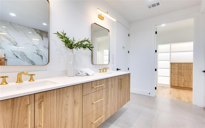 2336 N Carroll Avenue, Dallas, TX 75204, 4 Bedrooms Bedrooms, ,3 BathroomsBathrooms,Residential Lease,For Rent,2336 N Carroll Avenue,20967351