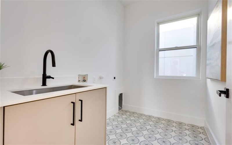2336 N Carroll Avenue, Dallas, TX 75204, 4 Bedrooms Bedrooms, ,3 BathroomsBathrooms,Residential Lease,For Rent,2336 N Carroll Avenue,20967351