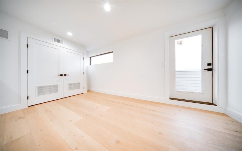 4209 Munger Avenue, Dallas, TX 75204, 3 Bedrooms Bedrooms, ,3 BathroomsBathrooms,Residential,For Sale,4209 Munger Avenue,20967355