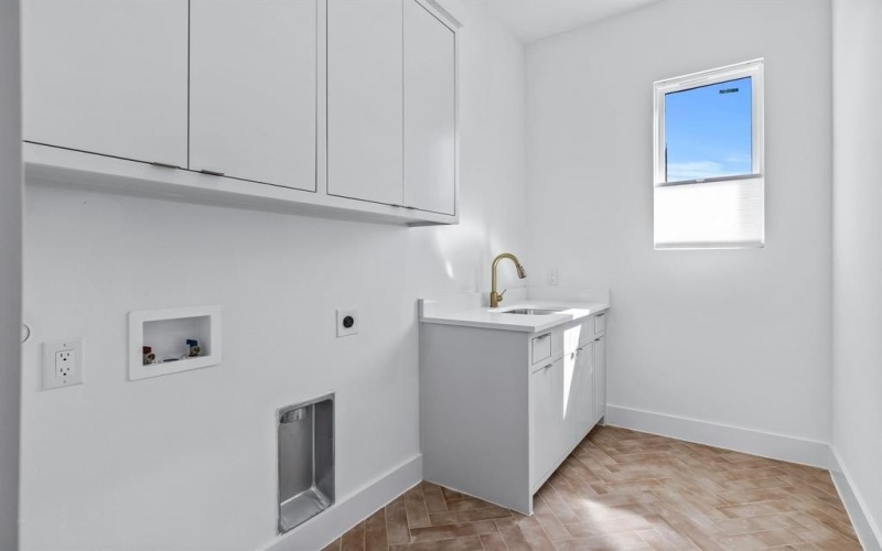 410 Avenue L #B, Dallas, TX 75203, 3 Bedrooms Bedrooms, ,3 BathroomsBathrooms,Residential Lease,For Rent,410 Avenue L,20967457