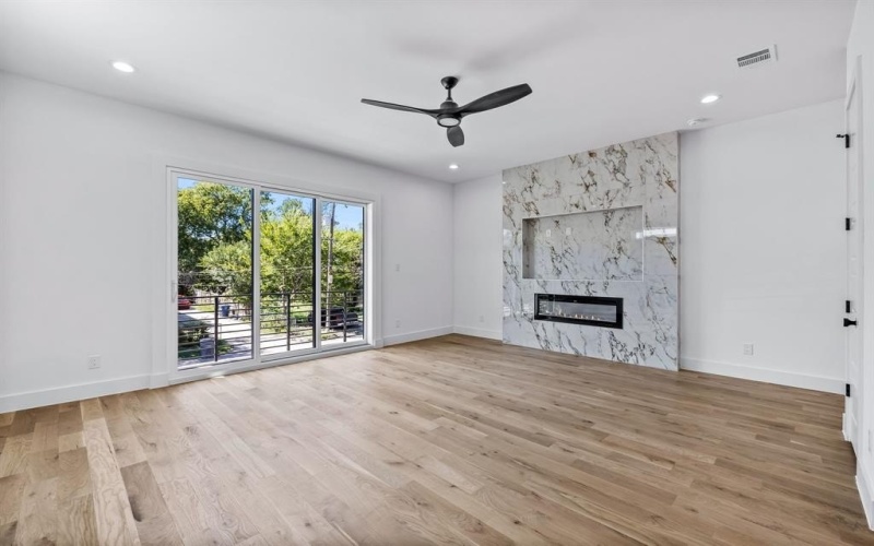 410 Avenue L #B, Dallas, TX 75203, 3 Bedrooms Bedrooms, ,3 BathroomsBathrooms,Residential Lease,For Rent,410 Avenue L,20967457