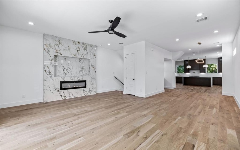 410 Avenue L #B, Dallas, TX 75203, 3 Bedrooms Bedrooms, ,3 BathroomsBathrooms,Residential Lease,For Rent,410 Avenue L,20967457