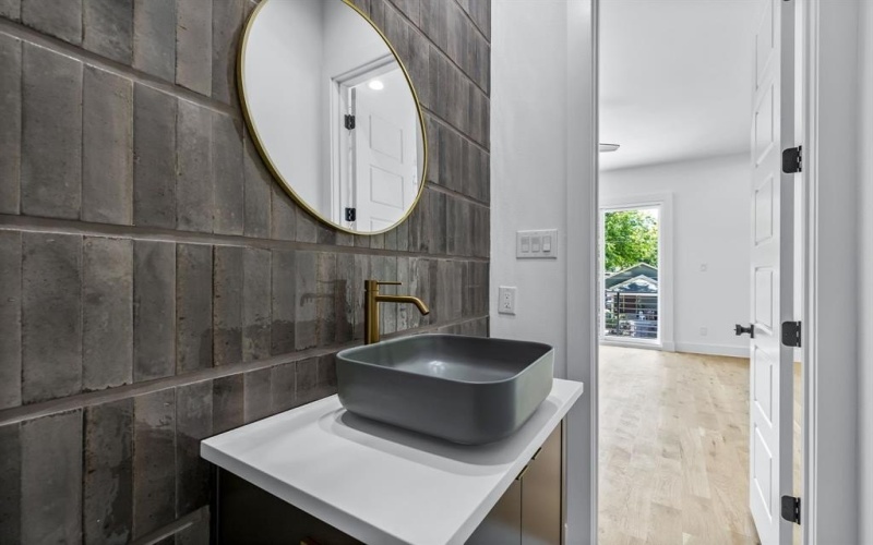 410 Avenue L #B, Dallas, TX 75203, 3 Bedrooms Bedrooms, ,3 BathroomsBathrooms,Residential Lease,For Rent,410 Avenue L,20967457