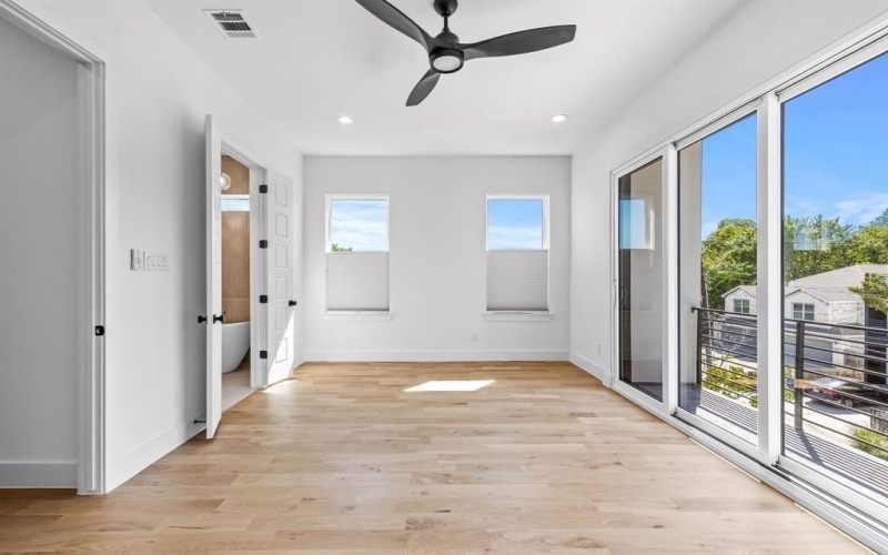 410 Avenue L #B, Dallas, TX 75203, 3 Bedrooms Bedrooms, ,3 BathroomsBathrooms,Residential Lease,For Rent,410 Avenue L,20967457