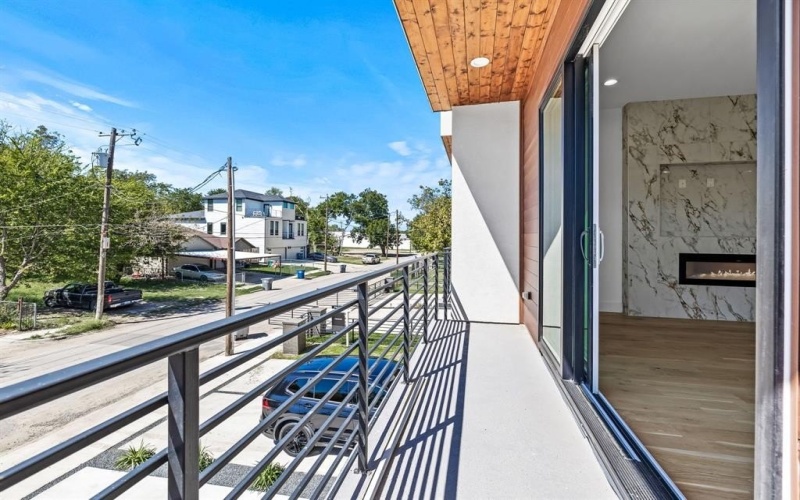 410 Avenue L #B, Dallas, TX 75203, 3 Bedrooms Bedrooms, ,3 BathroomsBathrooms,Residential Lease,For Rent,410 Avenue L,20967457