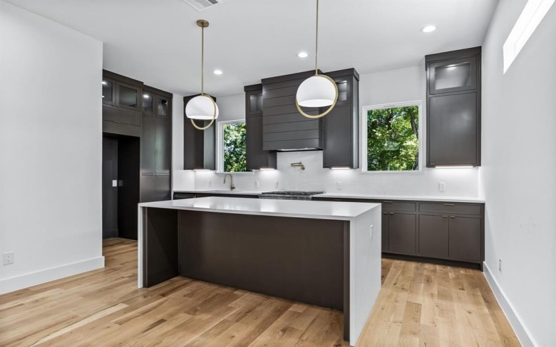 410 Avenue L #B, Dallas, TX 75203, 3 Bedrooms Bedrooms, ,3 BathroomsBathrooms,Residential Lease,For Rent,410 Avenue L,20967457