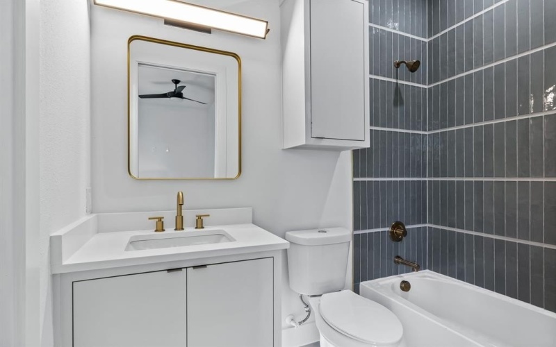 410 Avenue L #B, Dallas, TX 75203, 3 Bedrooms Bedrooms, ,3 BathroomsBathrooms,Residential Lease,For Rent,410 Avenue L,20967457