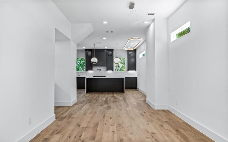 410 Avenue L #B, Dallas, TX 75203, 3 Bedrooms Bedrooms, ,3 BathroomsBathrooms,Residential Lease,For Rent,410 Avenue L,20967457