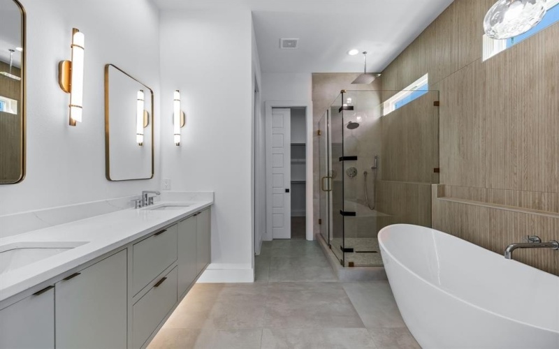 410 Avenue L #B, Dallas, TX 75203, 3 Bedrooms Bedrooms, ,3 BathroomsBathrooms,Residential Lease,For Rent,410 Avenue L,20967457