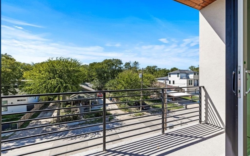 410 Avenue L #B, Dallas, TX 75203, 3 Bedrooms Bedrooms, ,3 BathroomsBathrooms,Residential Lease,For Rent,410 Avenue L,20967457