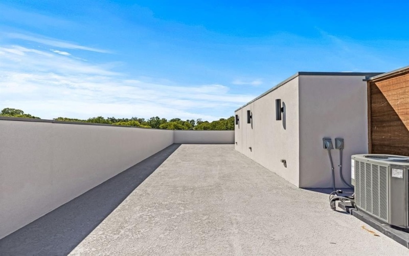 410 Avenue L #B, Dallas, TX 75203, 3 Bedrooms Bedrooms, ,3 BathroomsBathrooms,Residential Lease,For Rent,410 Avenue L,20967457