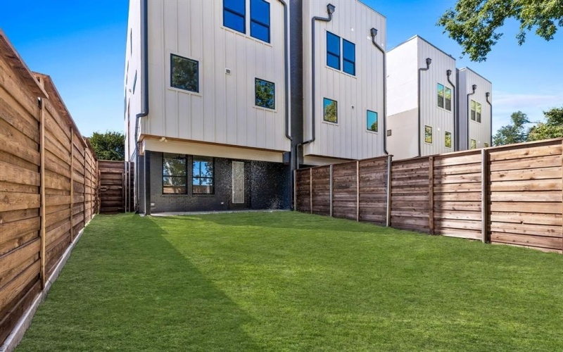 410 Avenue L #B, Dallas, TX 75203, 3 Bedrooms Bedrooms, ,3 BathroomsBathrooms,Residential Lease,For Rent,410 Avenue L,20967457